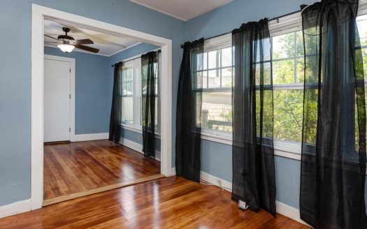 리모델링 완료, 거주 투자용 모두 적합한 LA한인타운 인근 하우스!