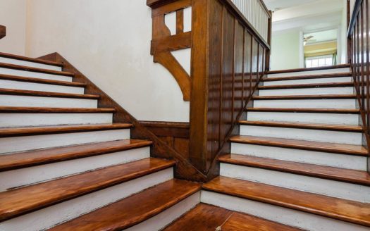 리모델링 완료, 거주 투자용 모두 적합한 LA한인타운 인근 하우스!