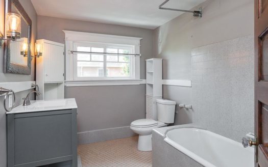 리모델링 완료, 거주 투자용 모두 적합한 LA한인타운 인근 하우스!