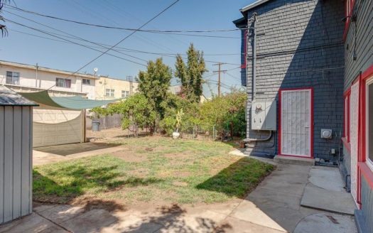 리모델링 완료, 거주 투자용 모두 적합한 LA한인타운 인근 하우스!