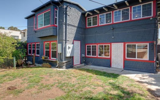 리모델링 완료, 거주 투자용 모두 적합한 LA한인타운 인근 하우스!