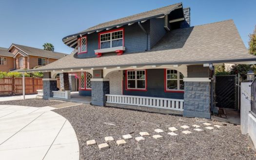 리모델링 완료, 거주 투자용 모두 적합한 LA한인타운 인근 하우스!