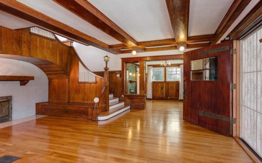 리모델링 완료, 거주 투자용 모두 적합한 LA한인타운 인근 하우스!