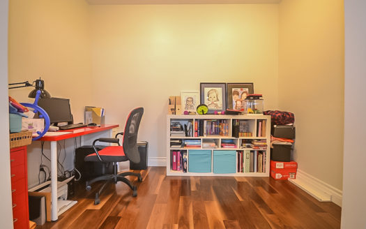 이벨극장 옆 콘도. 가장 밝은 유닛 2Bed 2Beth+Den