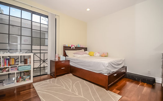 이벨극장 옆 콘도. 가장 밝은 유닛 2Bed 2Beth+Den