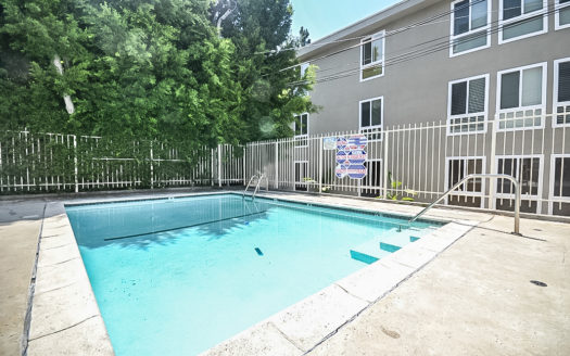 이벨극장 옆 콘도. 가장 밝은 유닛 2Bed 2Beth+Den