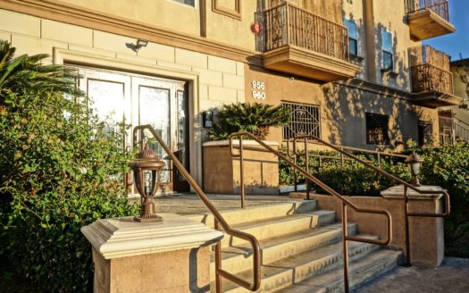 LA한인타운 윌튼 길에 위치한 2Bed/2Bath콘도 매매