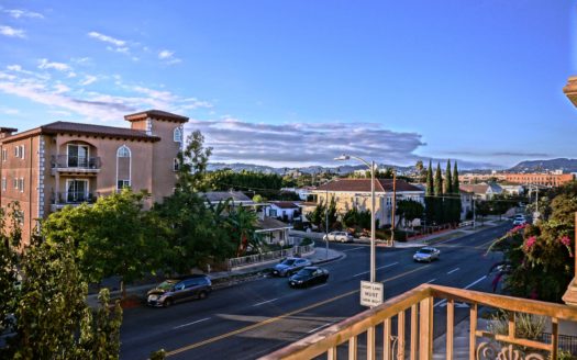 LA한인타운 윌튼 길에 위치한 2Bed/2Bath콘도 매매