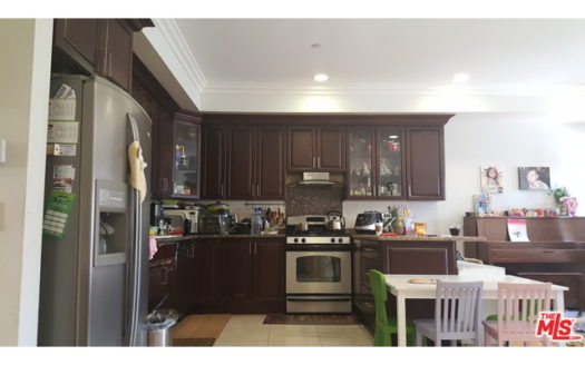 올림픽, 켄모어 인근 2베드 콘도 매매