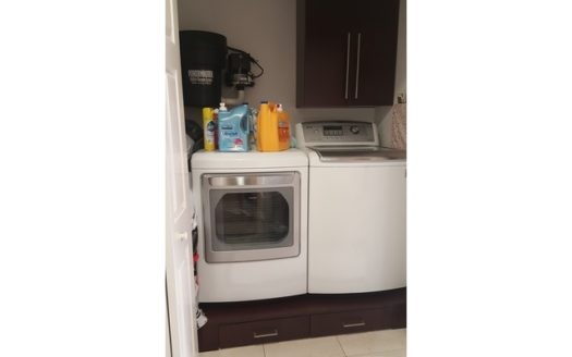 올림픽, 켄모어 인근 2베드 콘도 매매