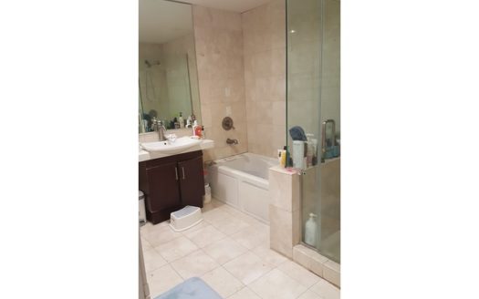 올림픽, 켄모어 인근 2베드 콘도 매매