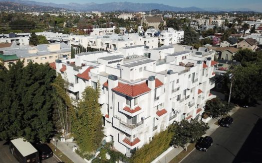 리모델링 완료한 3가 학군 타운하우스 스타일 콘도 매매