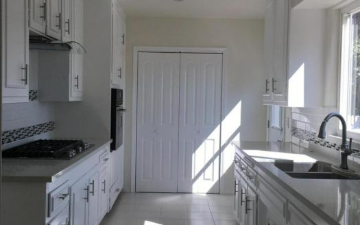 학군좋은 라크라센터 3베드 렌트