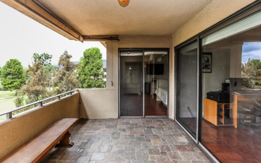 프라임 로케이션 행콕팍 2베드 콘도, 윌셔 컨트리 클럽 13번 홀 뷰