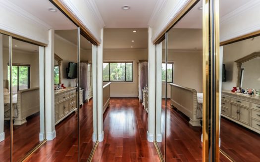 프라임 로케이션 행콕팍 2베드 콘도, 윌셔 컨트리 클럽 13번 홀 뷰