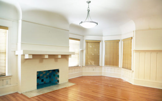 한인타운 중심, 플립/개발 가능한 싱글 하우스 매매