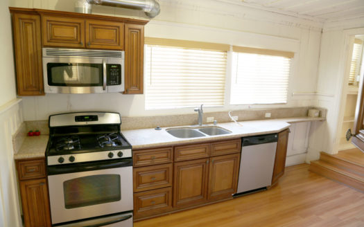 한인타운 중심, 플립/개발 가능한 싱글 하우스 매매