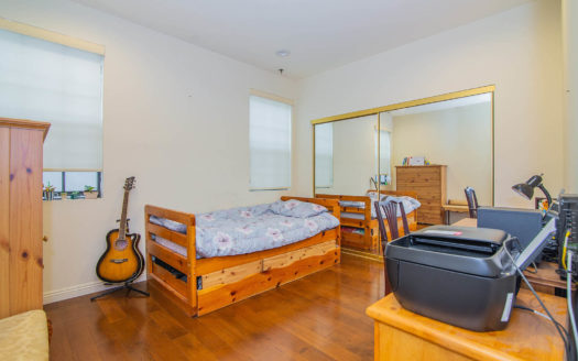 마켓에 없는 매물, 한인타운 이벨극장 앞 2베드 콘도