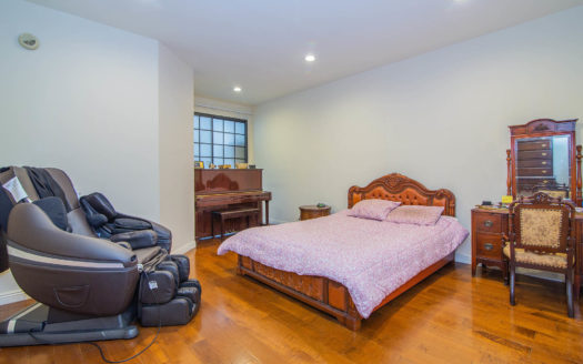 마켓에 없는 매물, 한인타운 이벨극장 앞 2베드 콘도