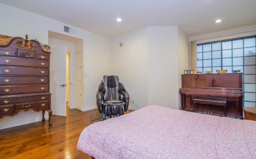 마켓에 없는 매물, 한인타운 이벨극장 앞 2베드 콘도