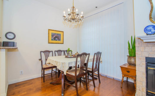 마켓에 없는 매물, 한인타운 이벨극장 앞 2베드 콘도