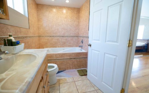 Victorian-style 3beds +2baths Single House