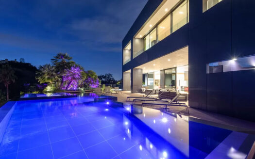 Ultramodern House in Beverly Hills
