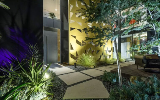 Ultramodern House in Beverly Hills