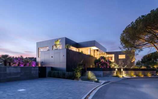 Ultramodern House in Beverly Hills