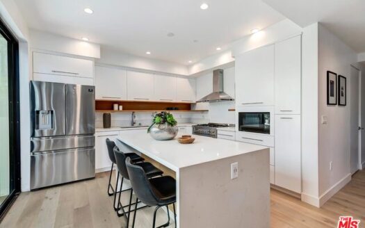 베벌리힐스 인근 신규 건축한 6유닛 3베드 타운홈 매매