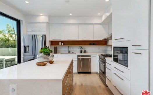 베벌리힐스 인근 신규 건축한 6유닛 3베드 타운홈 매매