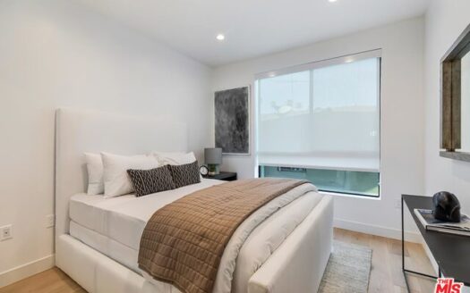 베벌리힐스 인근 신규 건축한 6유닛 3베드 타운홈 매매