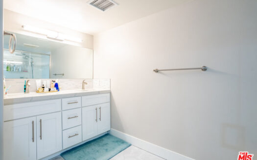 LA 한인타운 1320sqft 2베드 모던 업그레이드 콘도
