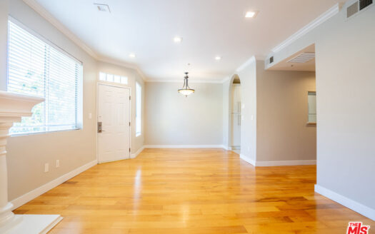 LA 한인타운 행콕팍 인근 3가 학군 3베드 콘도