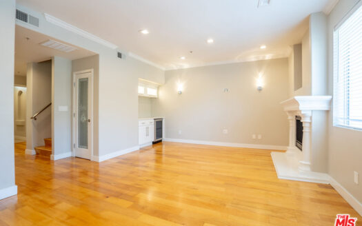 LA 한인타운 행콕팍 인근 3가 학군 3베드 콘도