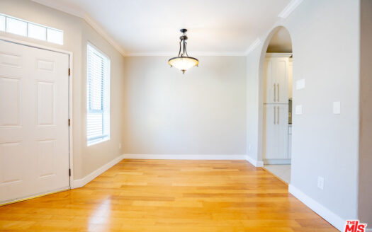 LA 한인타운 행콕팍 인근 3가 학군 3베드 콘도