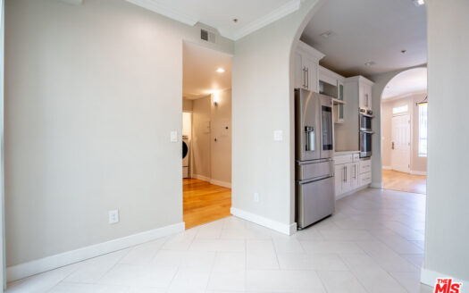 LA 한인타운 행콕팍 인근 3가 학군 3베드 콘도