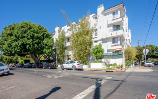 LA 한인타운 행콕팍 인근 3가 학군 3베드 콘도