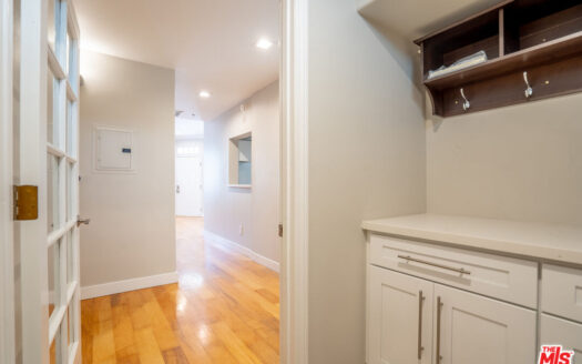 LA 한인타운 행콕팍 인근 3가 학군 3베드 콘도